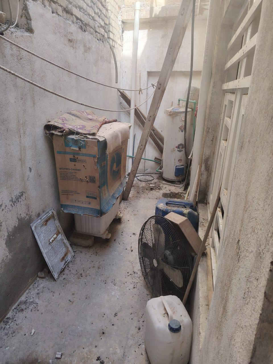 السلام عليكم للبيع او مراوس .. بيت 50م في كربلاء المقدسه يصلح الئ حسينيه للزوار او بيت مسلح طابق واحد مع الاثاث يبعد عن الامام الحسين ع مشي ٥ دقائق بالجمعيه شارع المنتوجات النفطيه الفاصل بين حي النقيب وحي رمضان طابو زراعي سند ٢٥ تحويل مباشر قريب علئ مول الحارث وعلئ جامعة السبطين والصفوه يرهم بيع ويرهم مراوس الاستفسار *********** اتصال وتساب غير متواجد علئ المازنجر
