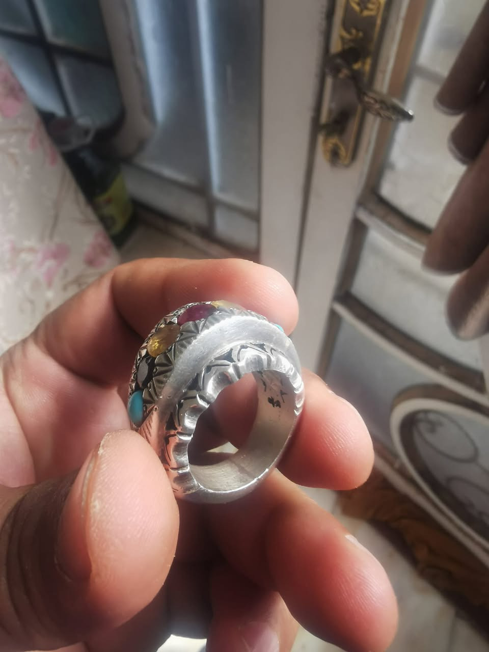 السلام عليكم خاتم فضة عيار ٩٢٥ وزن الخاتم ٤١غم و٦٠٠ سنت سعر الغرام ٦ الاف دينار مع الأحجار المطعم ياقوت أفريقي حر و مرد زامبي وفيروز نيشابوري صياغة احترافية سعر الخاتم كامل ٢٥٠الف


**إذا كنت صاحب هذا الإعلان وتريد حذفه لأي سبب، رجاءا أرسل رسالة إلى الدعم الفني**