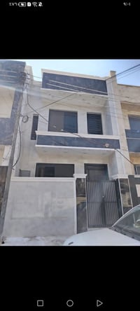 دار للبيع مساحه 50 م الواجهه 5 م والنزال 10م  في حي الاعلام خلف عمارات...