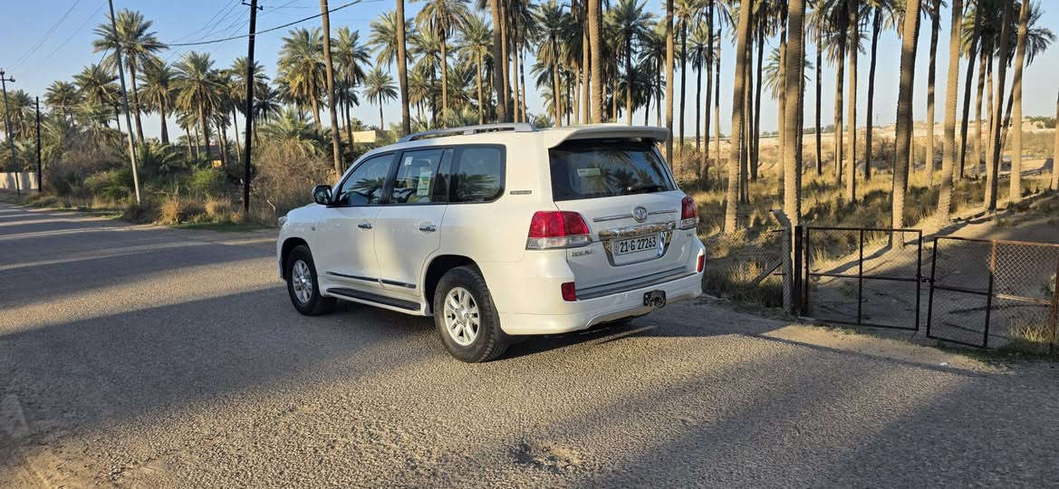 سلام عليكم عندي سياره للبيع لاندكروز موديل 2011 رقم سليمان ماشيه 90 ألف مكفول كفال  سبير مانازل سياره جديده وحلوه عل وضع شريكه سياره فول مواصفات تحويل مباشره عنوان بغداد ولشراي يتصل على الرقم ***********
