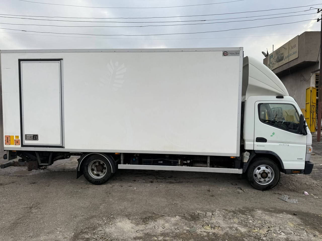 كنتر للبيع موديل ١٧ رقم كاتي الطول ٥اونص ارتفاع ٢٢٠تخم تاير حافظه الس ٢٤٠ رقم الهاتف ***********
