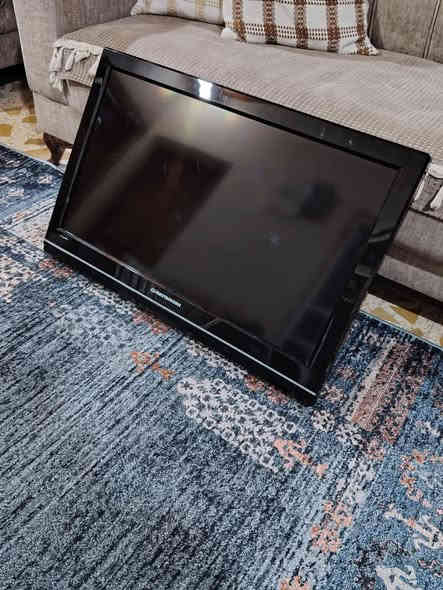 سلام عليكم
شاشه مستعملة 
سعره 75وبيها مجال 
مكان زبير 
***********
