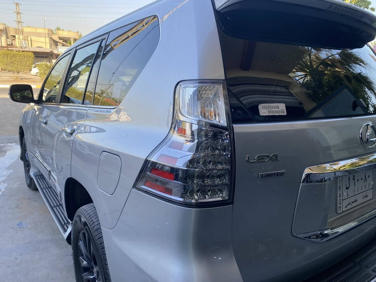 السلام عليكم. لكزز برادو موديل 2019 وارد امريكي حادث بسيط جدا صور الحادث بالمنشور مواصفات فول اعلى فئة 
رقم بغداد مميز السعر 297$ وبيها مجال للاستفسار ***********
