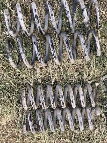 كيلون تفصيخ شرط الشغل 
باب سايق والي بصفه 
جارجر اوباما  سعرهن ٥٠ زوج بدون عملة الواحد سعرة بالسوك ب٧٠ 
لويات اوباما امامي خلفي ب٥٠ 
مكاني كاظمية 
***********
