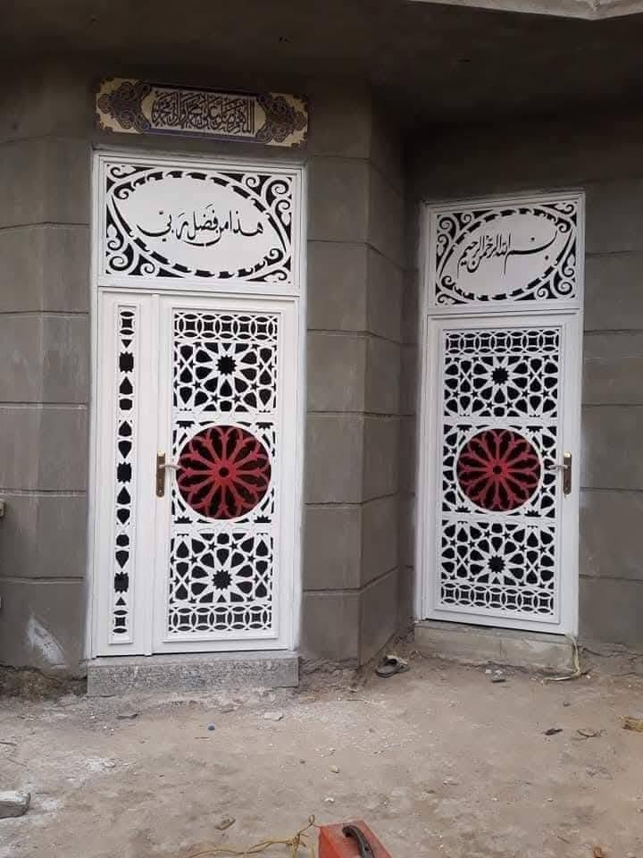 صباغ ابواب وشبابيك بأسعار مناسبه ***********
