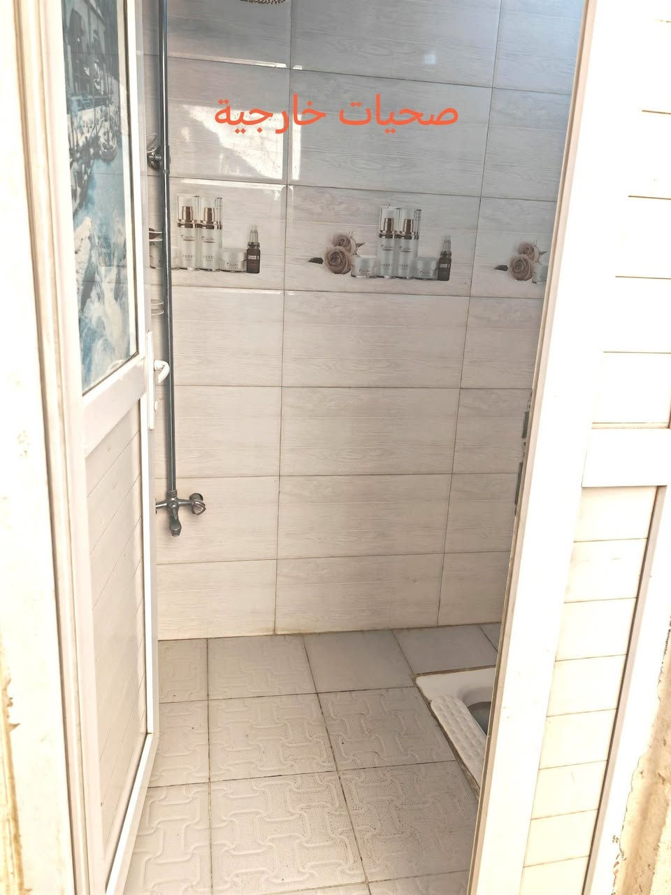 بيع مستعجل بيت 100م في حي ابو طالب شارع 15م قريب شارع دائرة الكهرباء 
البيت طابق ونص عگاده نظيف
يتكون الطابق الأول من استقبال وغرفة ومطبخ وصالة وصحيات خارجية وداخلية
والطابق الثاني غرفة وصالة وسطح

للاستفسار أكثر يرجى التواصل على الخاص
او الواتساب ***********
