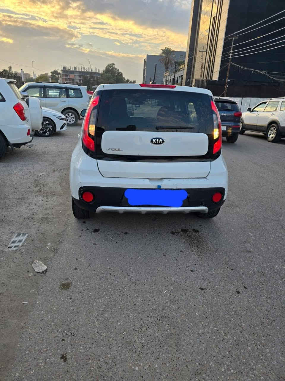 سلام عليكم صول ١٧ للبيع امريكي محرك ١٦٠٠ مصبوغة بيه الصفحة محرك وكير وتبريد مكفولات رقم سليمانية الجديد باسمي الضرر من امريكا الصندوق الخلفي السيارة كله ليبل واحد بدون تبديل صور الضرر موجوده كذلك تقرير السونار الاتصال ع *********** واتس اب وشكرا بغداد, العراق
