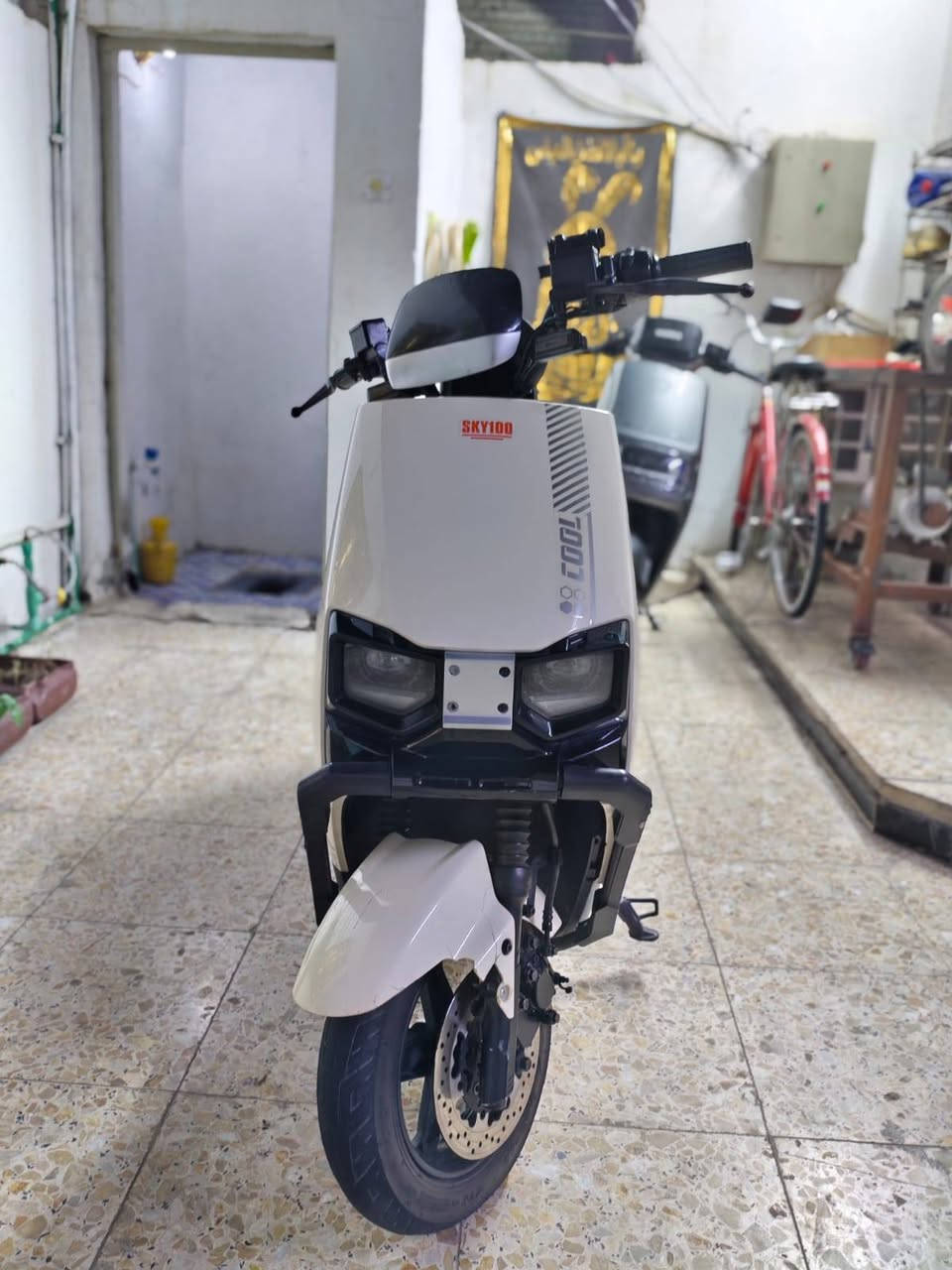 دراجه وحش الكون كلششش نضيفه
كدامك( بدون بطاريات )؛مگفوله من كلشي سعرها 400...
 *********** بي وتساب .
أشاير هورن اضويه بك نضام حمايه كفاله من باب البيت تاخذهه،
