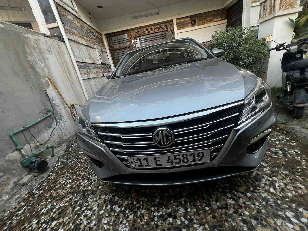 Mg 5 للبيع سيارة نضيفة كلش ومابيها حادث مجرد رصعة بالصندوك ماشية 24 الف كيلو مواصفات ستاندر شاشة وبصمة اشاير بالمري مثبت سرعة كير شاشة عطلات لدات امامي خلفي السيارة ماناقصها شي وبعدها بالضمان رقم بغداد الجديد تحويل مباشر بأسمي مكانها بغداد يم الجزيرة السياحية 
***********
السعر 110 وبيها مجال
