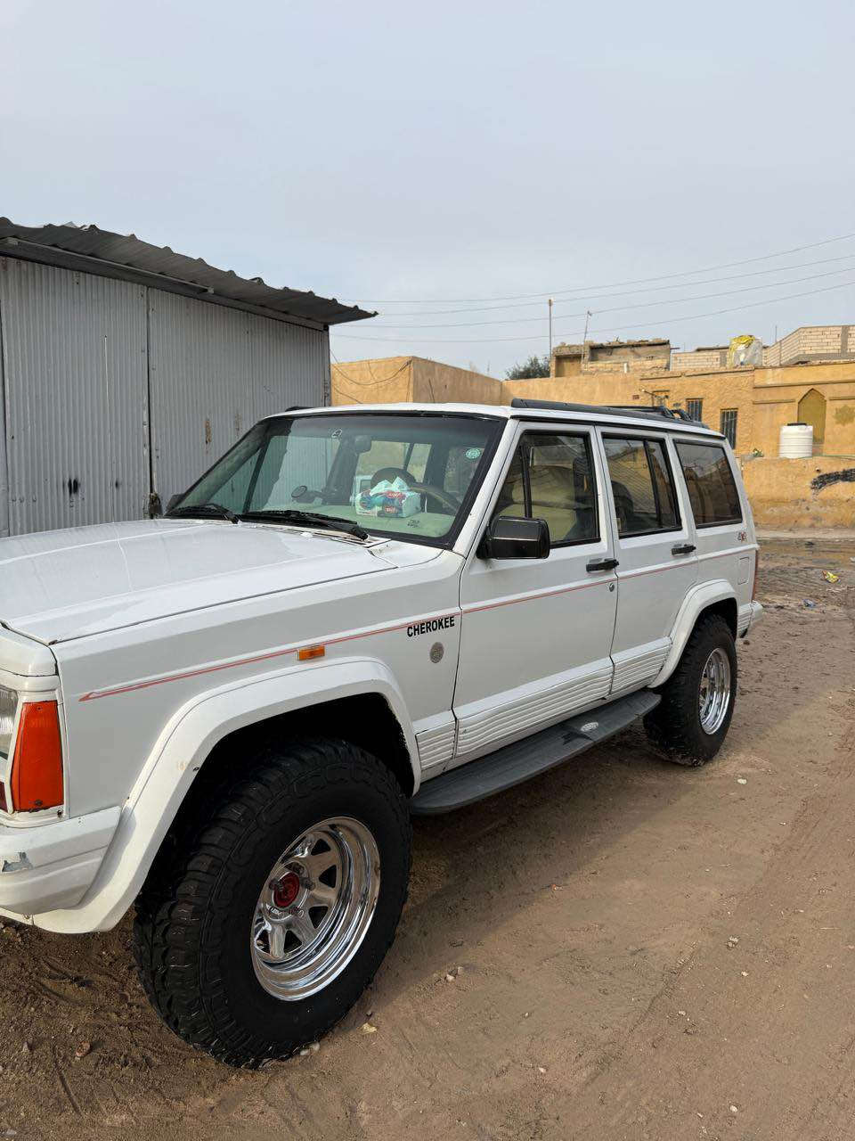 سياره جيب شيروكي مديل 1992 سياره  كفاله كير محرك حداديه كهربايات شغاله باتري جديد تايرات جدد مكينه شير بلاد دفع رباعي رقمها دهوك بسم جيرانه مكلف ب نشر اخوان عنوان بصره زبير سعر 66وبيها مجال بسيط 
*********** الزبير, البصرة
