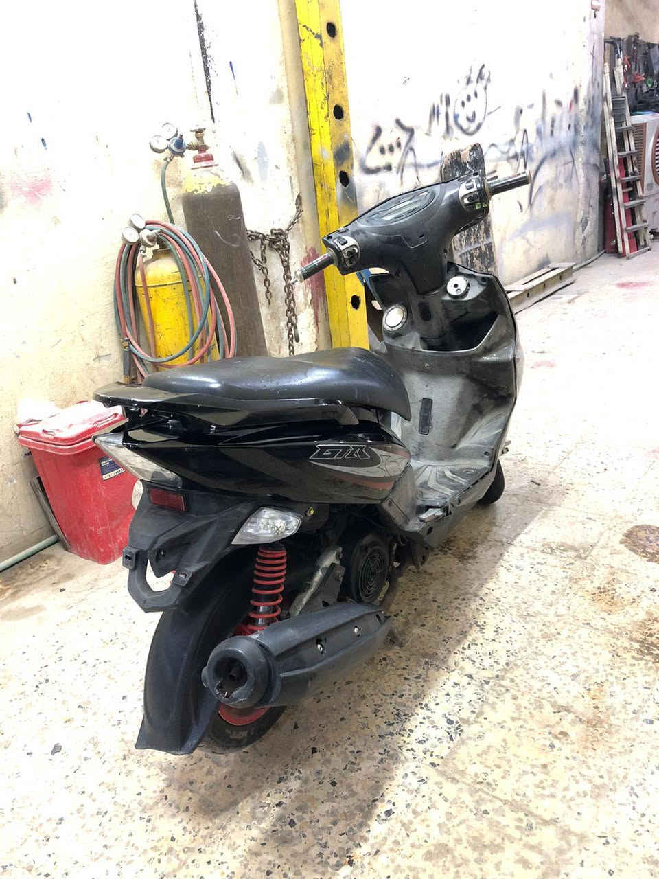 السلام عليكم GTR دراجه بلاديه ومكينته خير من الله مناقصه شي نظافتها شوفة عينك كفرات بلادي مختمة من الطول للطول سعره 850 وبيه مجال مكاني الشعب شارع الصحه رقمي
0771 697 6271
