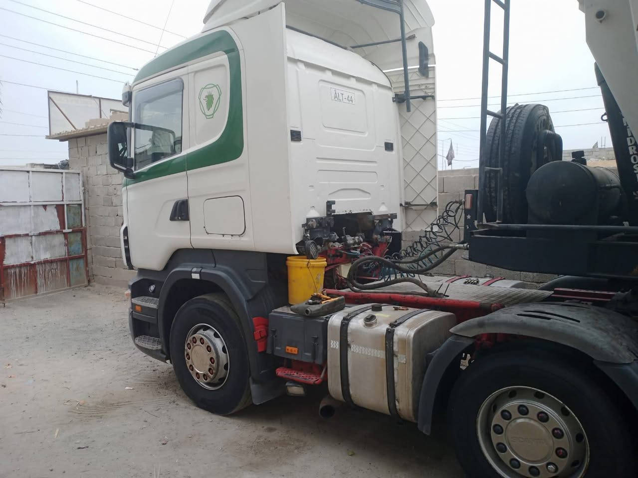 سلام عليكم راس تريله سكانيه سنكل امامي / مديل 2005 /جاهزه مكفوله من قماره/ ومن شاصي /ومن مكينه سته حجم420/ رقم بصره الإنكليزي بسمي مسجله فلات /    ابيع بس راس فقط /عنوان البصره الهارثه/    /السعر265/ وبيه مجال لطيبين //***********/
