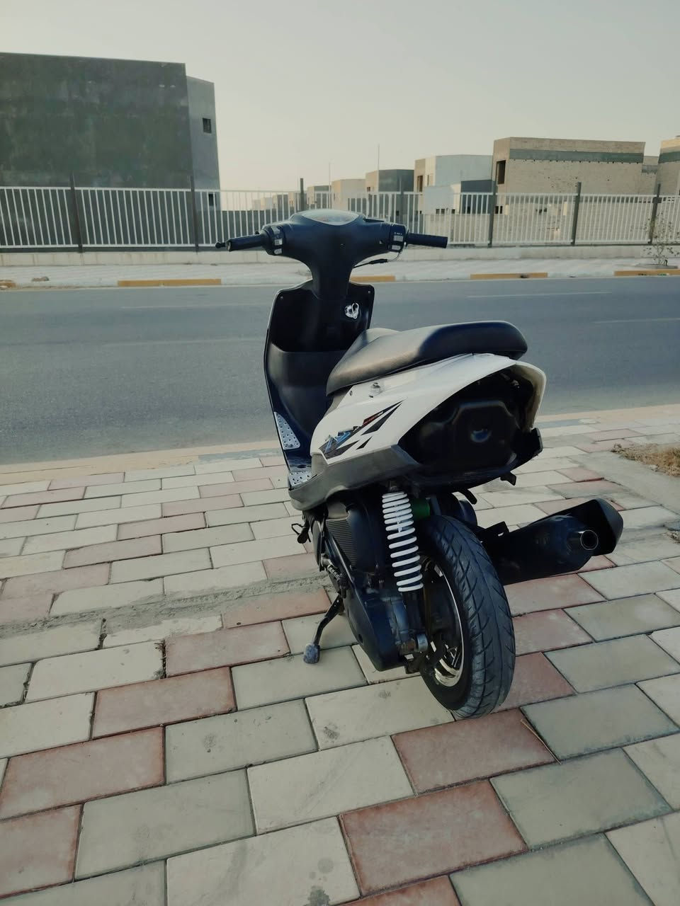 سلام عليكم ماكس عدله للبيع السعر 500 وبيه مجال مسعجل عليه دراجه كدام عينك مابيه شي محركه فقط ولفات مفتوحه المكان كربلاء حي العامل رقم *********** وبي واتساب بوشه 49
