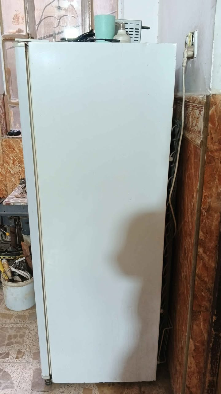 ثلاجه كريازي شغاله على الفحص سعرها 125وبيها مجال النجف حي الجزيره *********** النجف, العراق
