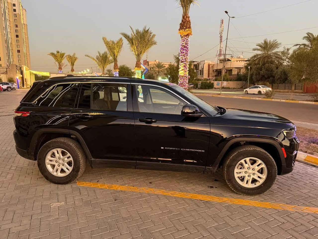 سلام وعليكم جيب موديل 2023 السياره وارد ماريكي حادث السياره بنيد نفسه مصلحينه وجاملغ بدون شلصي 
ودواخل السياره نص فول  
فور ويل
ماشيه 92مايل
السياره جاهزه من كلشي
السعر 275وبيه مجال
مكانه بغداد 
رقم ***********
