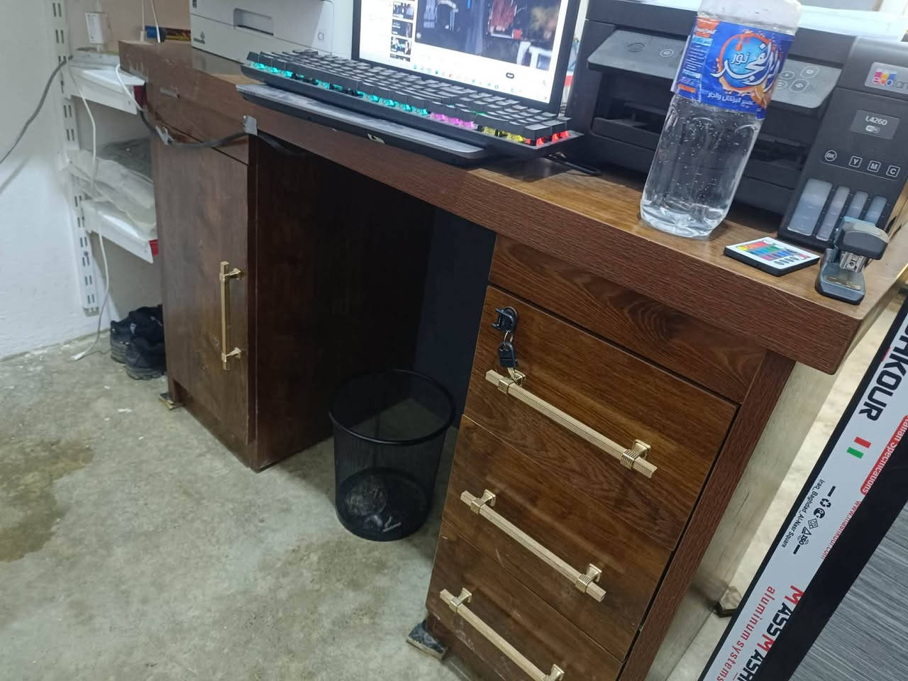 ميز مكتبي حيل نظيف بي جكامج وكومدينة تنقفل السعر 115


**إذا كنت صاحب هذا الإعلان وتريد حذفه لأي سبب، رجاءا أرسل رسالة إلى الدعم الفني**