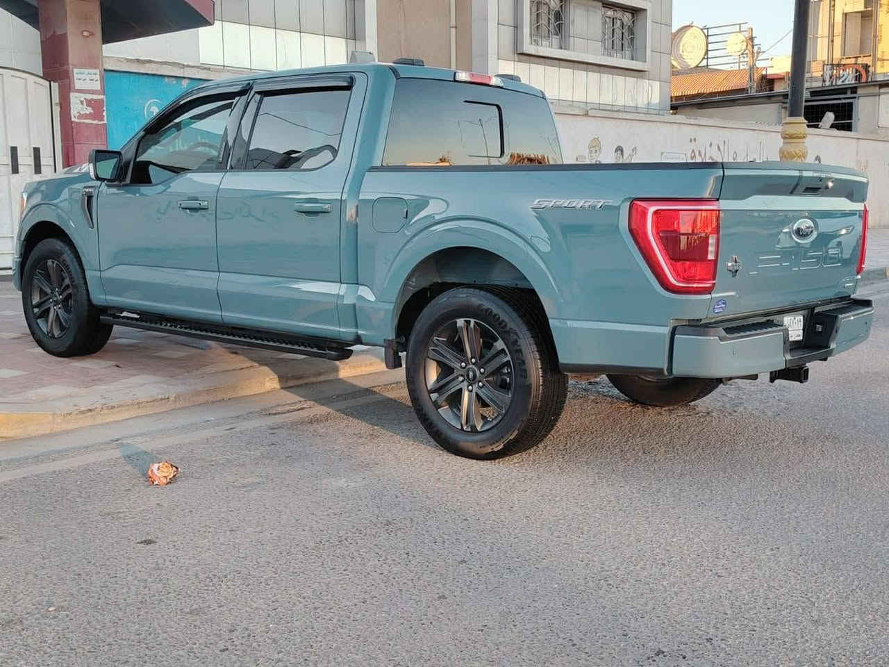 السلام عليكم شباب .. فورد F150 موديل 2023 باب طويل بدي قصير حادث جاملغ وبنيد بدون دواخل او ايرباك ماشيه 14 الف ميل مواصفات XLT sport اللون مميز والسياره بأسمي الاتصال *********** اتصال او واتساب رقم بغداد

