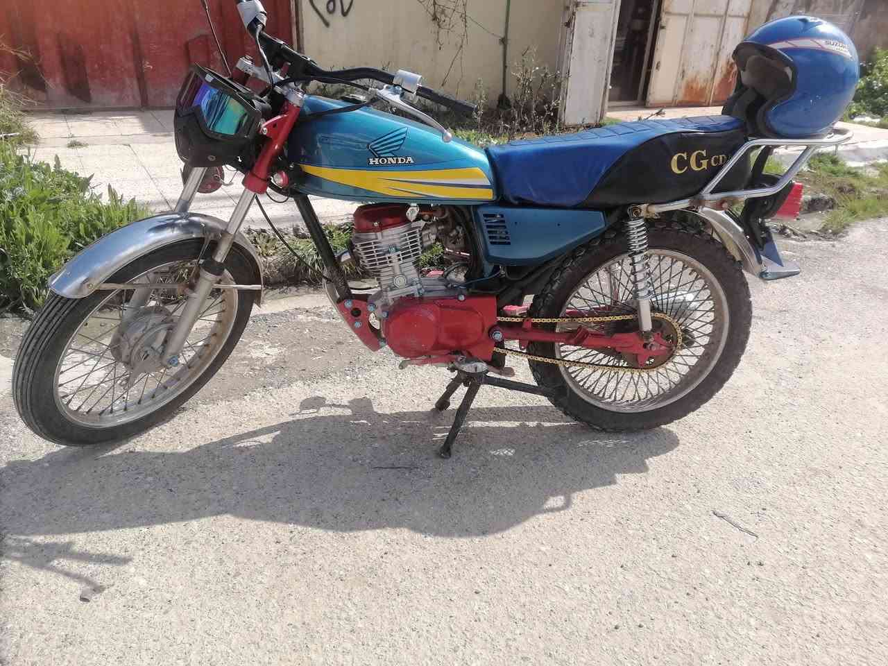 سلام عليكم دراجة ايراني
مكينة مفتوحة
كزوز صوت عالي
مكينة خرسة
واير منية كلو سغال
السعر 450 وبي مجال
مكان موصل جانب ايمن
الرقم ***********
