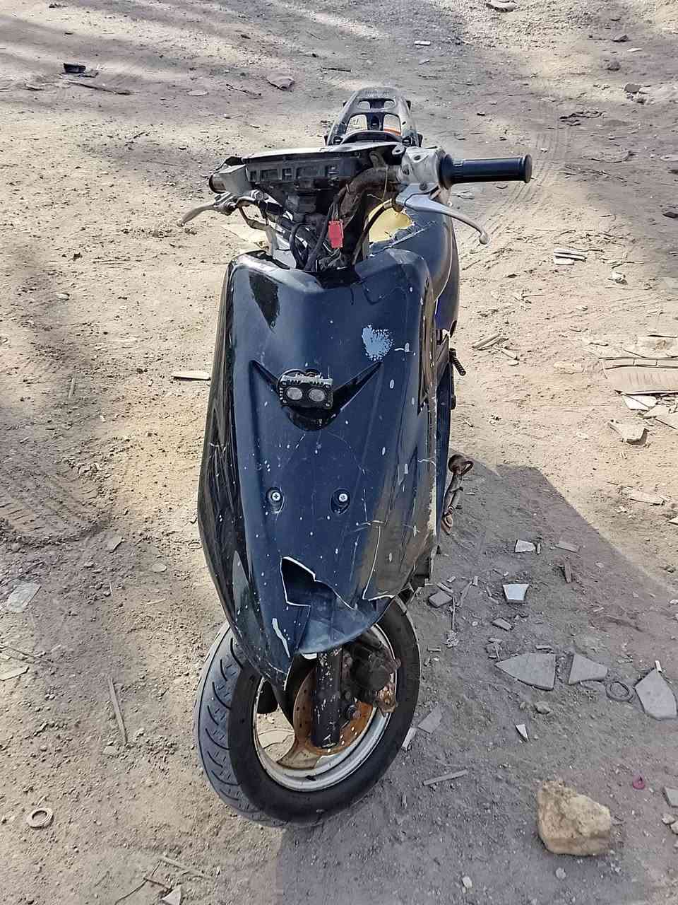 سلام عليكم عصفوري للبيع اوراق مكينه مفتوحه مرا وحده الدراجه كهرباياته كله شغاله لايت او هورن وشاير زوج تاير جديد عوزه ترتيبات قليله السعر ٢٠٠ او بيه مجال قليله العنوان العوفيه للاتصال *********** متواجد عل فيس رقم الواتساب ***********الشراي يدلل
