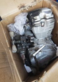 مكينه 200 مع كير بوكس شغاله بس بيها خيط تدخين السعر ٥٠ الف قفل 0782322...