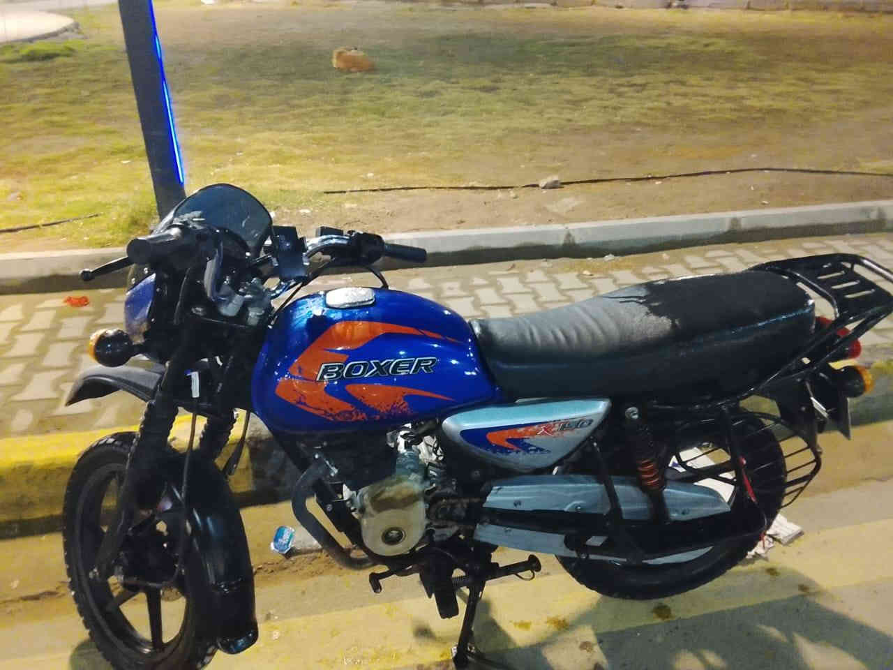 السلام عليكم  
بوكسر 2023 مثل ما تشوفون دراجة نضيفه رقم بغداد معروضة ب2 و200 بيه مجال شي بسيط لشراي مكان البلديات الاستفسار ***********
