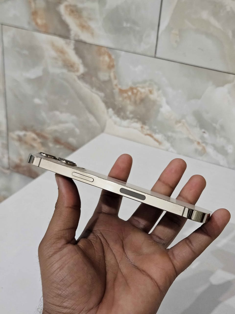 سلام عليكم
13 برو فقط 
لون ذهبي المميز
امريكي نموذج M الاصلي
ذاكره  256
بطاريه 96 بلادي
 فقط الكلاسة مكسورة 
التلفون وتر بروف  
العنوان النجف الاشرف 
السعر  خاص🔥 النجف, العراق


**إذا كنت صاحب هذا الإعلان وتريد حذفه لأي سبب، رجاءا أرسل رسالة إلى الدعم الفني**