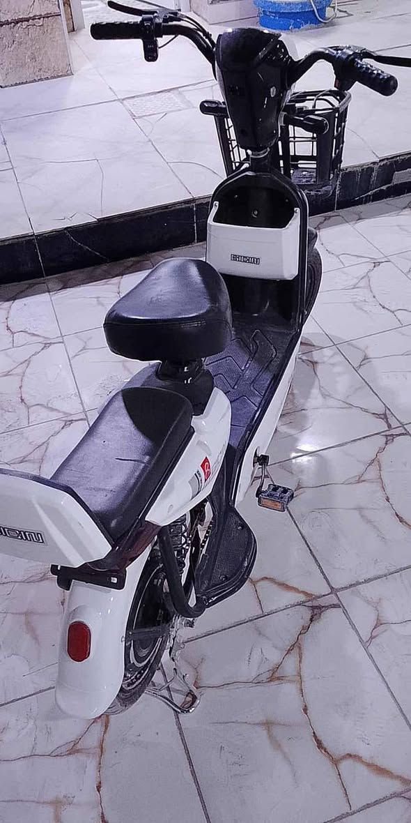 دراجه شحن حجم 14جديده شرط الشغل
باسكل كوبرا 
الدراجه ب 200 الف
والباسكل 70 الف. 
 هذا رقمي ***********
