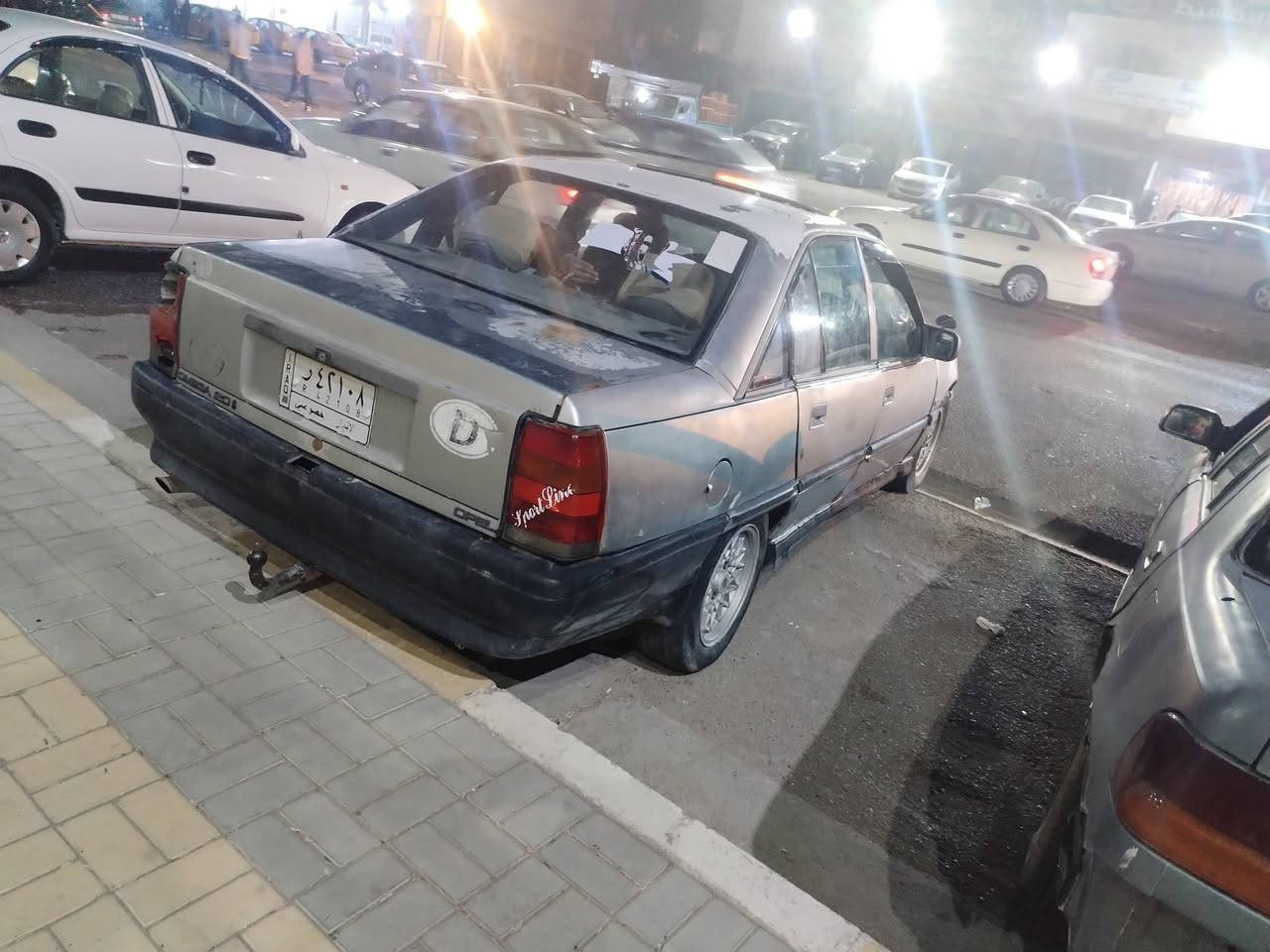 اخوان سلام عليكم عندي سياره البيع او مراوس المكينه وكي وصدر خير منله موديل 88سنويه ال سبعه وعشرون مكاني فلوجه السعر25بيع مستعجل اليسفسار علا الرقم***********
