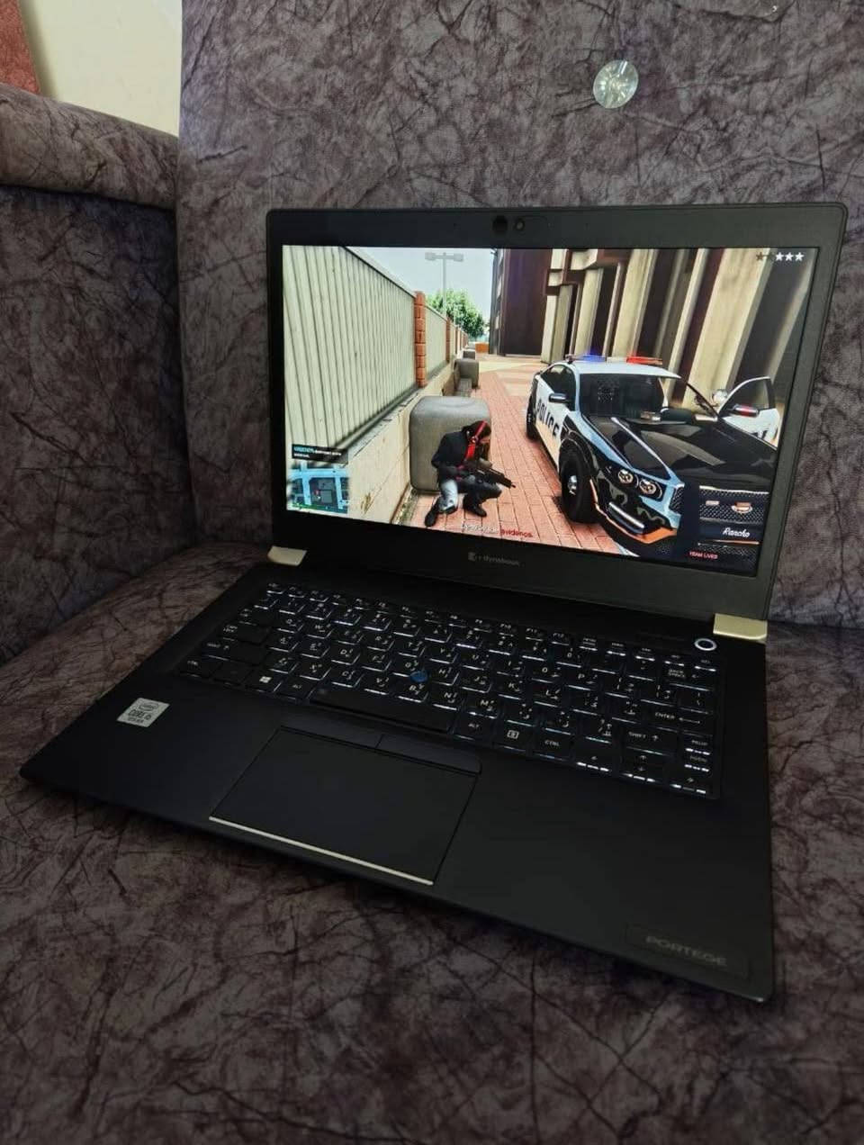 مشغل عليه كل أنواع الألعاب مثل GTA 5 وببجي وكول اوف ديوتي وباتلفيلد وبيس وغيرهن من الألعاب القوية

ومشغل عليه كل أنواع برامج الهندسة مثل الاوتوكاد والماتلاب والآردوينو وبرامج التصميم مثل الفوتوشوب والاليستريتور وبرامج المونتاج مثل البريمر برو والسوني فيغاس وبرامج الطباعة مثل الادوبي ريدر والاوفيس والوورد والاكسل والبور بوينت وكل تطبيقات مواقع التواصل الإجتماعي وغيرهن من البرامج القوية

مواصفات اللابتوب:
احدث نظام ويندوز 11 برو 64 بت (مفعل مدى الحياة) بأحدث التعريفات والبرامج والألعاب
المعالج قوي جداً الجيل العاشر CORE i5
الهارد 256GB SSD M.2 سامسونك اسرع واحدث نوع
الرام 8GB سريع جداً نوع DDR4
كارت شاشة انتل 4GB نوع عالي الاداء
حجم الشاشة 14.1" إنش فول HD دقة عالية جداً
يدعم بصمة الوجه
كيبورد ضوئي
يحتوي على بلوتوث + وايفاي
يحتوي على كاميرا امامية
بطارية ممتازة تشغيل مستمر 4 ساعات
بي كل أنواع المنافذ: منافذ USB و 2 منافذ تايب سي ومنفذ HDMI ومنفذ LAN ومنفذ هيدفون ومنفذ رام
اللابتوب حديث جداً بتصميم سوبر سلم بلس يعني نحيف جداً وخفيف الوزن

ملحقات اللابتوب شاحنته الأصلية 65W واط تايب سي والجنطة
السلام عليكم عندي لابتوب توشيبا دينابوك ياباني حديث جداً (الجيل 10 بصمة وجه) نظافة 100% استخدام شخصي على ايدي للبيع بسعر مناسب 350 ألف أقوى لابتوب ممكن تحصله بهالسعر يشغل كل شي اللابتوب مكفول عالفحص من جميع النواحي تفحصه يلا تدفع حقه
للتواصل ***********واتساب
