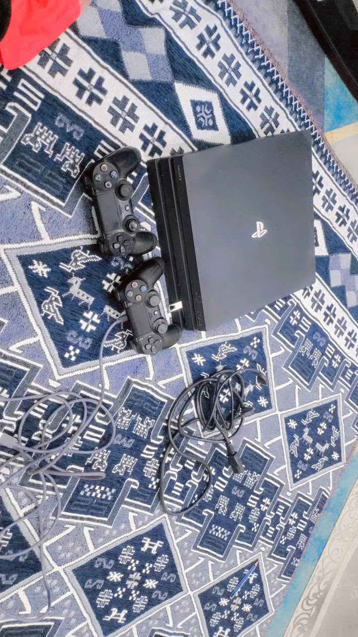 السلام عليكم بلي ستيشن 4برو واحد تيرا مهكر سعره 350وبي مجال مكاني بابل مجسر الثورة ***********
