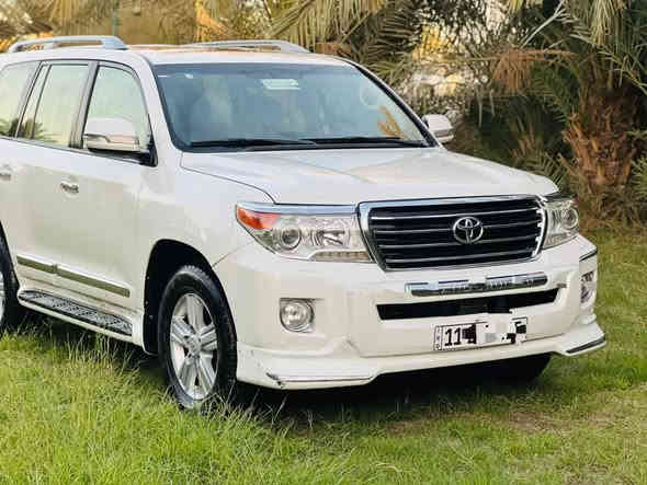 لاندكروز 2013( بريم ) اصلي  رقم بغداد  الدولي الجديد
بسمي    GX.R
مكفوله كفاله عامه
محرك 6 سلندر ماشية 165 ألف كم
سياره فول مواصفات 1/1                   
المواصفات
فتحه
طفايه
مري شفط
مري قلاب
كامره خلفية
حساسات
بلوتوث
ثلاجة
ايكو
لد نهاري
تحكم استيرن
كشن  السياق كهربائي  3 حركات 
تشغيل عن بعد 
تقفيل جام
اشاير ترحيب 
بصمات ابواب 
8 ايرباكات
ثلاث قطع تبريد
دوسات ليزريه 
زراكات لايت  
للسعر ٣٧٥ ورقة وبيها مجال )  
جداد كير ومحرك كفالة 
 ملاحضة / الشراي يجي يشوف السيارة ويقتنع وعيوني اله والي ما عاجبته يترك كلمة طيبة واني الممنون وتحياتي للجميع الاخوة
للاستفسار على الرقم
***********
