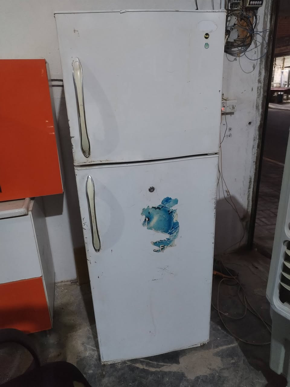 سنك مترين حوظين حطاطه حجل دبل قلاب قفل 100
كاونتر مترين ارضي ومترين ملحق ومتر و10 سنك 250 ثلاجه فول تبريد تجميد 120 للتواصل ***********
