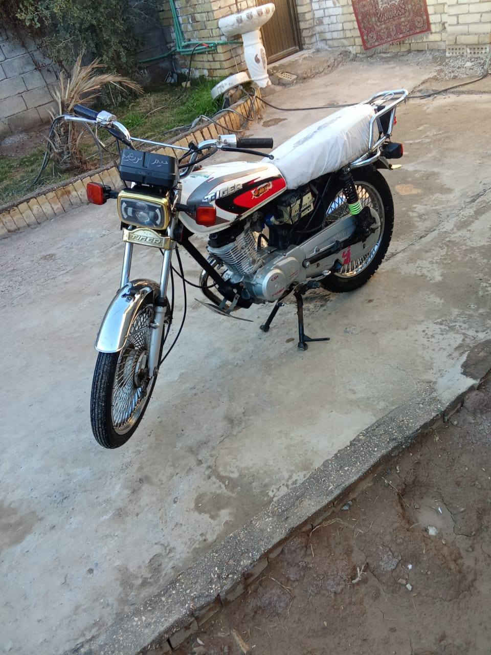 دراجه يرانيه نضيفه مكفوله كفاله عامه موديل 2021 أوراق كامله جايه متفوع بيها كمرك السعر 5050 بيها مجال مكاني بغداد المعامل العماري، رقم الهاتف  ***********
