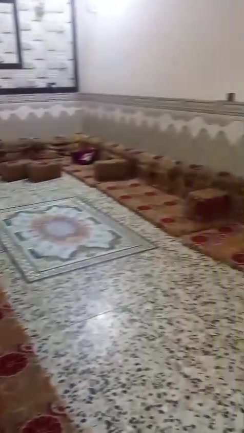 بيت للبيع عنوان البيت كربلاء امن داخلي حي ساهرون 
مساحة البيت 150 طابق ونص الطابق الأرضي كامل طابق الاول مل كامل 
البيت عله ساحه وشارع 15 متر 
عله يمين البيت قطعه ركن وعله يسار البيت قطعه ركن يعني ماكو باب بصف هاذه البيت يحتوي عله 4غرف وصاله ومطبخ حار بارد ومجمع صحيات داخليه وخارجي بناء البيت 2023 بناء طابوق درج اولا الوجه 10 نزال 15 سعر البيت 160 مليون قابل لتفاوض ***********
