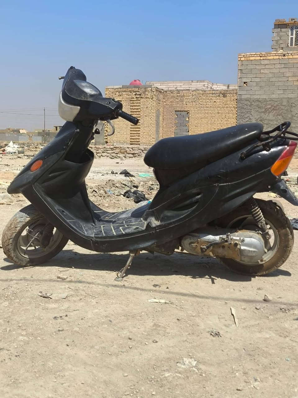 سلام عليكم دراجه بيجي للبيع كلشي شغال بيها اشاير لايت بك لايت اشاير سلف هندر هورن كله كامله كهربائيات بس نقص باتري ماجبتله الباتري ب 15 اليشتري انزله حساب الباتري بس الشرط اشغله اله باتري ثاني للفحص مفتوحه الدراجه بس نضيفه التواير جدد سعر 300 وبيه مجال قليل ورقم *********** عنوان السماوه المعالي
