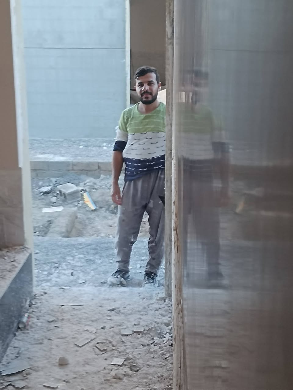 السلام عليكم يوجد كادر لبخ جص من الموصل حلين متوجدين بل  العلم شقل نضيف ومصاطر وتكون من الربعه صطوات وربعه عمال وتصل ع رقم ***********
