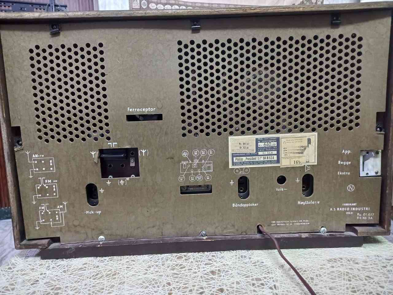 راديو فلبس سنه الصناعه ١٩٥٧
الجهاز بي fm السعر ٢٥٠ الف وبي مجال السعر 
***********

