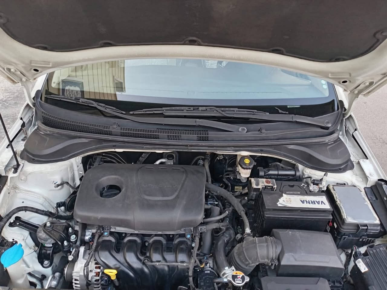 السلام عليكم هونداي اكسنت موديل 2023 مال شركه خليجيه مكينه 1600 كير مرغوب سياره سياره ع ايد وحده سياره جديده مكفوله كفاله عامه من ضربه وصبغ وبارد سياره بعدهه ب نايلونات تايرات شركه بيهه سبير كتلوكات كلهه ع وضعهه رقم بغداد انكليزي باسمي  ومواصفاتها معروفه  السعر 146
 مكان بغداد ماشيه 40 مكينه كير تبريد صدر كله عوضع شركه  ‭0771 438 2940‬
