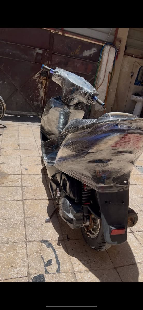 دراجة ماكس 140 دراجة كفراتها نضيفة بس متروكة صارلها فتره  وماتشتغل السعر 150 وبيها مجال شي بسيط ملاحضة ابيع كوم حديد الرقم *********** مكان الدراجة بغداد منطقة الحرية
