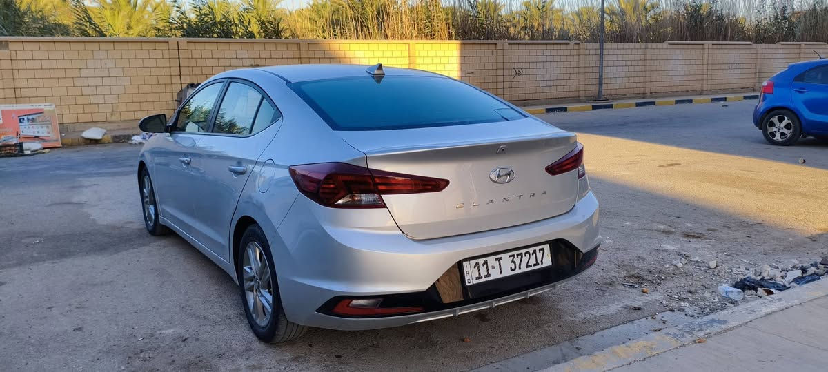 السلام عليكم
النترا 2019 رقم بغداد بأسمي سنويه تنتهي 2030بدون ايرباك ليبل واحد 

البنيد نفسه مصبوغ فقط وسونار موجود واني وياك للفحص 

كير Atm بلادي كير مكينه تبريد حداديه تمام 

ماشيه 135 ميل 

رادار امامي خلفي جانبي 

تحديد مسار ثلاث وضعيات قياده 

مدوشمه عام جلد

السعر 145 وبيها مجال 

والمتعجبه يارب يحصل احسن منها 

 مكان السياره بابل  

***********
