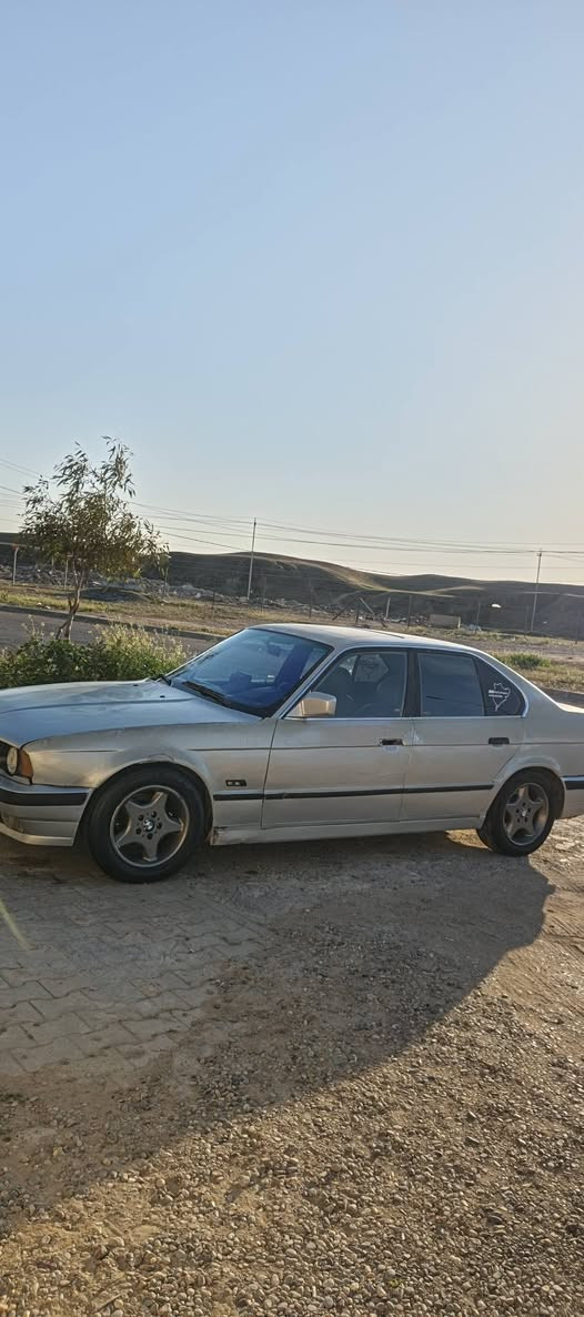 السلام عليكم
525مسكر كير عادي موديل ٩١
شعندك مراوس هم نزل 
تبريد ثلج كير محرك صدر شرط جدد تايرات باتري جدد كهربائيات كلها شغاله 

السعر ٣٨ وبيها مجال 

***********
