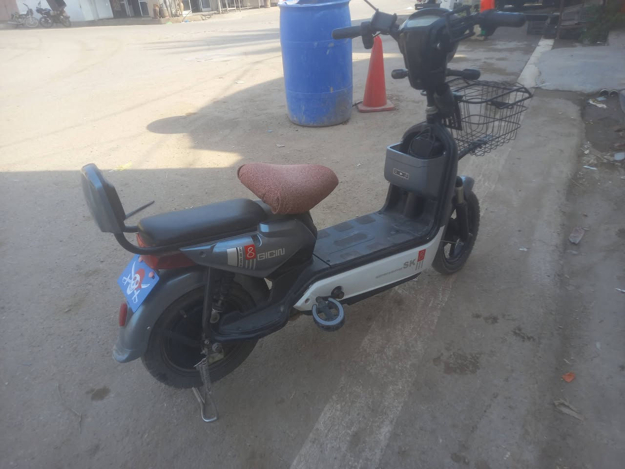 دراجه شحن للبيع اخت الجديده السعر اتصال بالرقم***********
