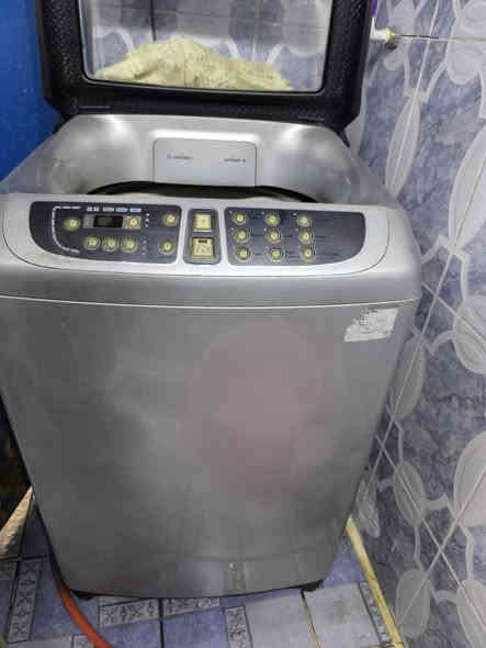 سلام عليكم ورحمه الله وبركاته غسالات اتوماتيك لبيع سعر الوحده 200وبيه مجال وحده الحافض وحده سامسونك مستعمل شي بسيط ما بيه اي عطل ***********
