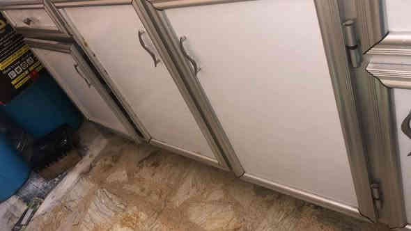 السلام عليكم للبيع جرباية نفر عدد 3 صاج اصلي كلهم ب 200 الف و ايضا كاونترات المنيوم عدد 2 طول الواحد 240 سم مع ملحق و سنك طوله 180 سم كلهم بسعر 250 الف العنوان بغداد السيدية ***********
