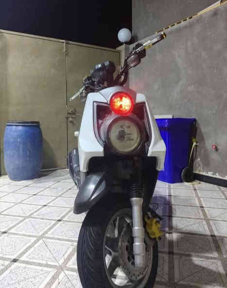 سكنز جبلي مديل 2014
لدراجه مال رمه ما صارلهه هواي من جبتهه اقل لشهرين 
انطيك شلعه ومعدل ومكينه 
دراجه كفاله عامه اي نقص ما بيهه 
لسعر ١٤٠٠ وبيهه مجال 
***********
