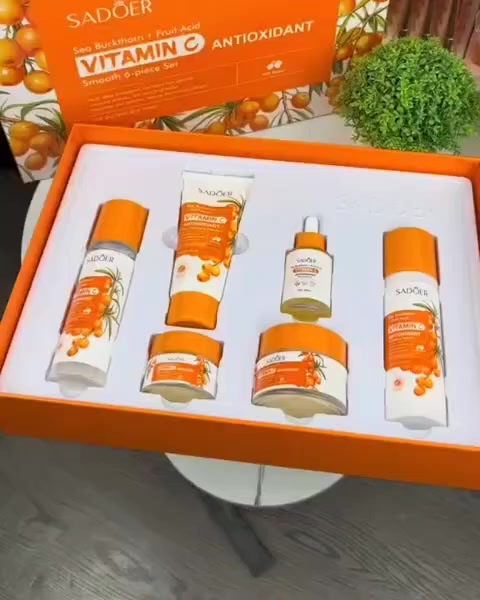 مجموعة متكاملة للعناية بالبشرة تتكون من 6 قطع مصممة لتفتيح البشرة وترطيبها بعمق بفضل تركيبتها الغنية بفيتامين C ومستخلص نبق البحر. 

المكونات والفوائد الرئيسية:-
فيتامين C ونبق البحر (Sea Buckthorn): يعملان معاً كمضادات أكسدة قوية لتفتيح البشرة، ومنحها إشراقة، وحمايتها من العوامل الخارجية.
النياسيناميد وحمض الهيالورونيك: يساعدان في توحيد لون البشرة، تنظيف المسام، وترطيبها بعمق.
النتائج المتوقعة: تساعد المجموعة في معالجة الحبوب، التصبغات، وتحسين مظهر الخطوط الدقيقة، مما يجعلها مناسبة لجميع أنواع البشرة.
#الاصلي يوجد خدمة توصيل لجميع محافظات العراق ٤


**إذا كنت صاحب هذا الإعلان وتريد حذفه لأي سبب، رجاءا أرسل رسالة إلى الدعم الفني**