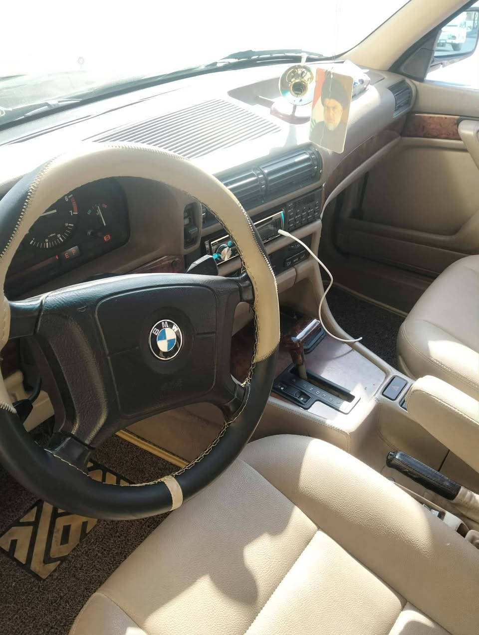 سلام عليكم للبيع حجم 735 موديل 92 بدون حادث فقط صبغ جماليه تصال ***********
