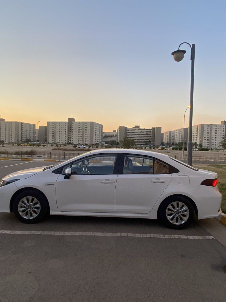 كورلا هايبرد 21
كفاله عامه 
ماشية 57 الف 
رقم بغداد 
***********
