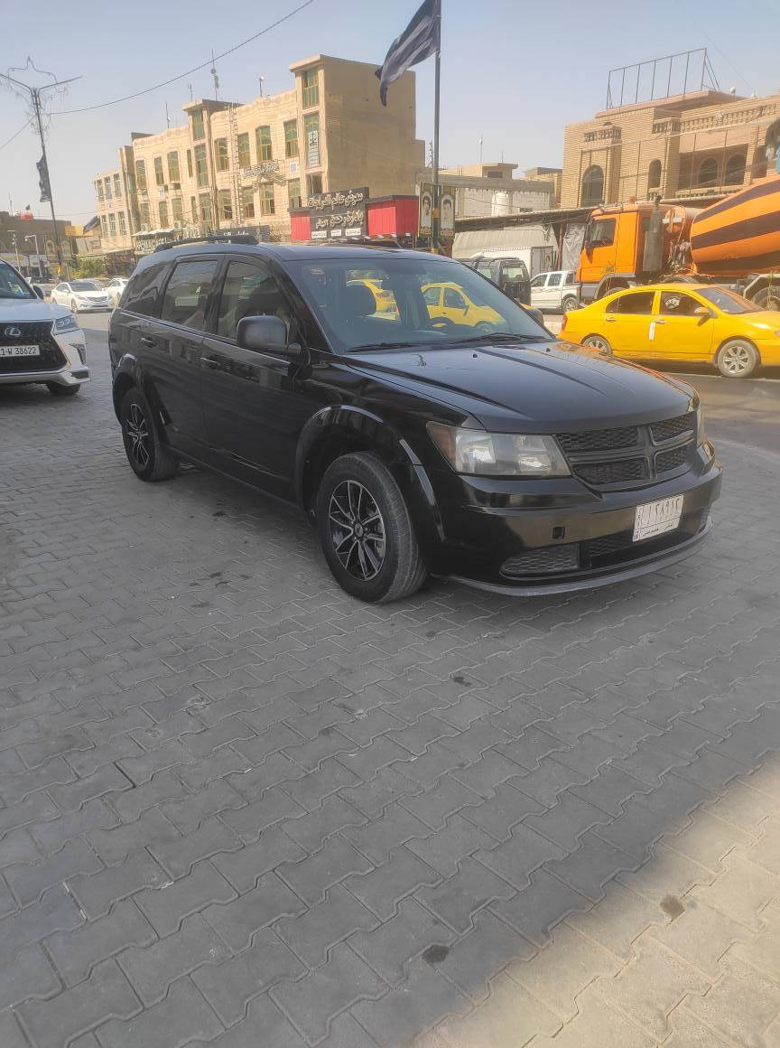 السلام عليكم 
دوج جورني موديل 18 بلاك توب اصل 
سيارة نظيفه جدا تخم تاير جديد حدادية جديدة ادامة كاملة ثلاث قطع تبريد 7راكب محرك 4 مكان السماوة المركز 
***********
حادث كما موضح بالصور السماوا, المثنى
