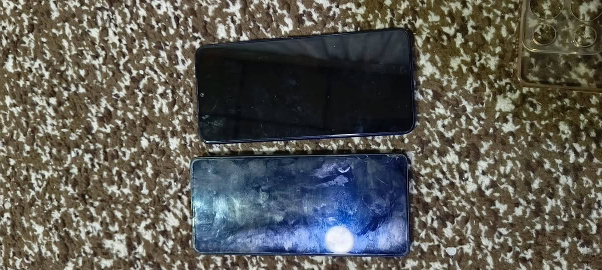 ئەم دووهادە بۆفرۆشتن ڕدمی کە شاشەی گۆڕاوە بەڵام بێعەبە شەرت ڕدمی 13 پەڵاکی هەیە ***********سلێمانی السليمانية, العراق
